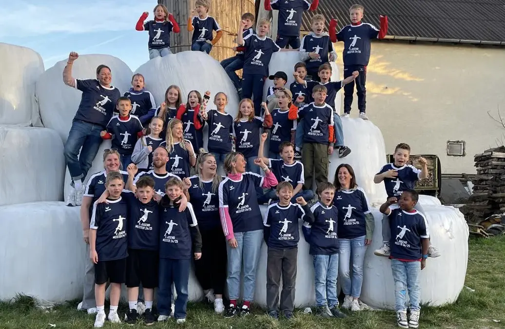 Triple – HSV-E-Jugend gewinnt in beiden 4+1 Staffeln und in der 6+1 die Meisterschaft!